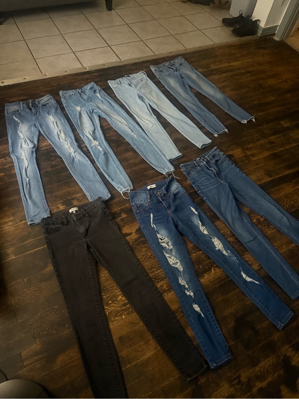 Lot of 8 Women's Distressed Skinny Jeans - Blue & Black